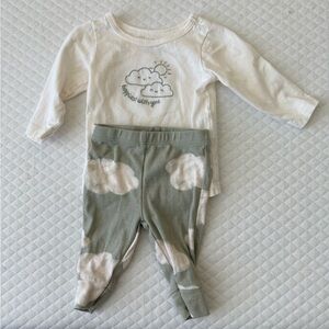 Great Condition! Carter's Cream Baby Top with Cloud Design, 3 Months